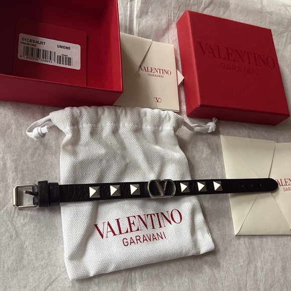 Valentino garavani vlogo signature calfskin Black Leather Bracelet o/s new - Picture 4 of 7